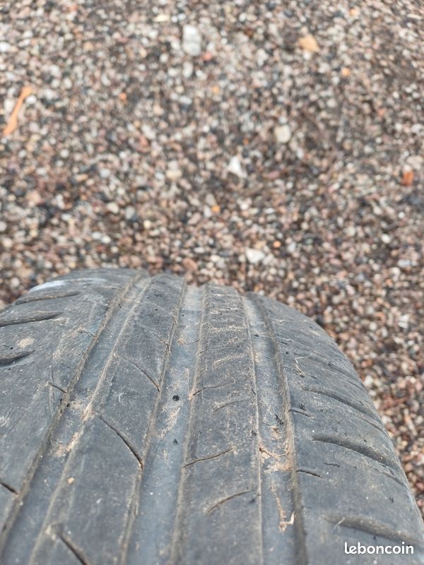 1 pneus Michelin 205/65/R15 (image 2)