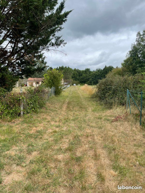 Terrain constructible et viabilisé · à Neuvic · 20 000 €