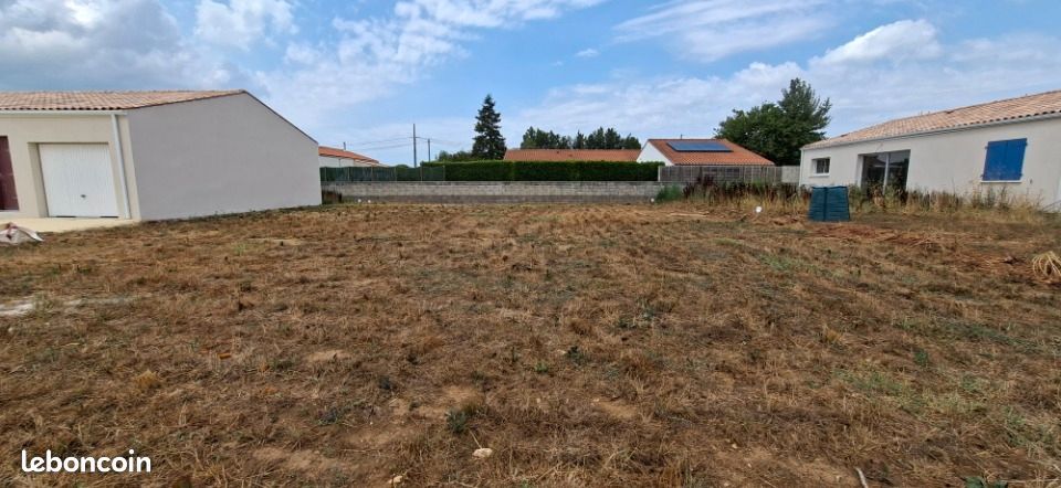 Terrain 451 m² Le Gua · 56 195 €