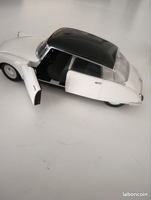 Miniature Citroen DS 1/43 Spark 19 No.6 Rallye Des Routes Du Nord 1963 L Bianchi P Ickx 1