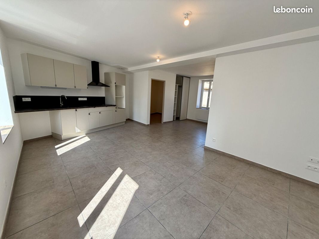 Appartement 4 pièces 84 m² · à Thoissey · 84 m² · 825 €