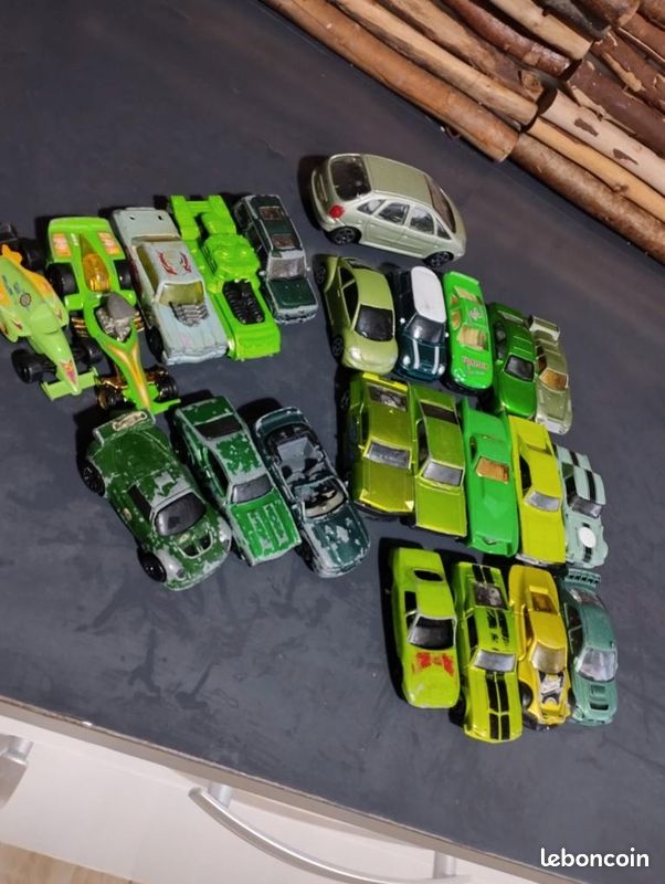 Lot de voiture verte (image 1)