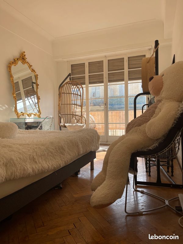 Grande chambre meublée avec grand balcon 60 (image 1)