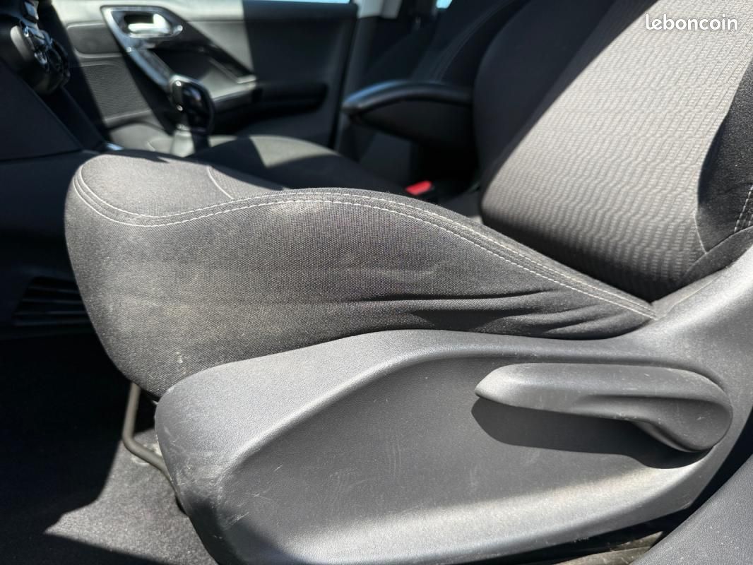 Peugeot 208 1.2 80 ch Active Business Start & Stop /Courroie neuve/CarPlay/Clim/Radar recul/Régul... (image 28)