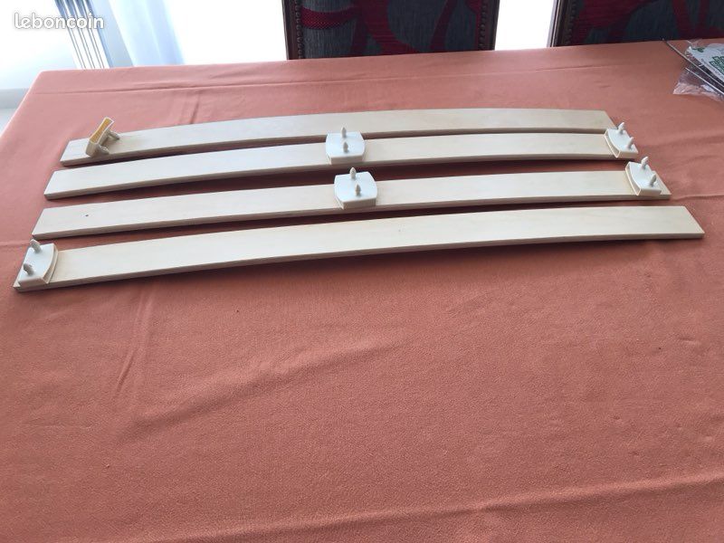 Latte de 78,5cm pour sommier et embouts,plus raccords parfait état (image 1)