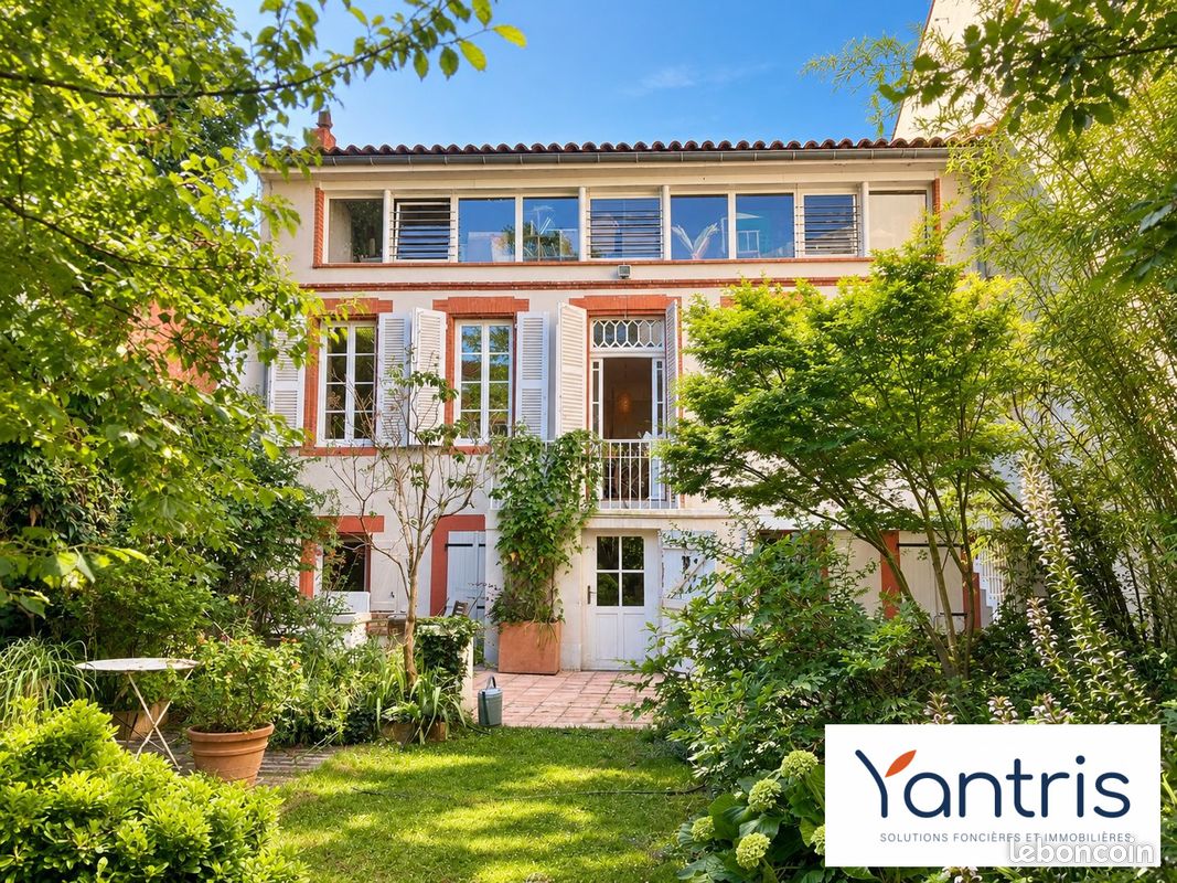 Maison 9 pièces 242 m² · à Toulouse · 242 m² · 1 242 000 €