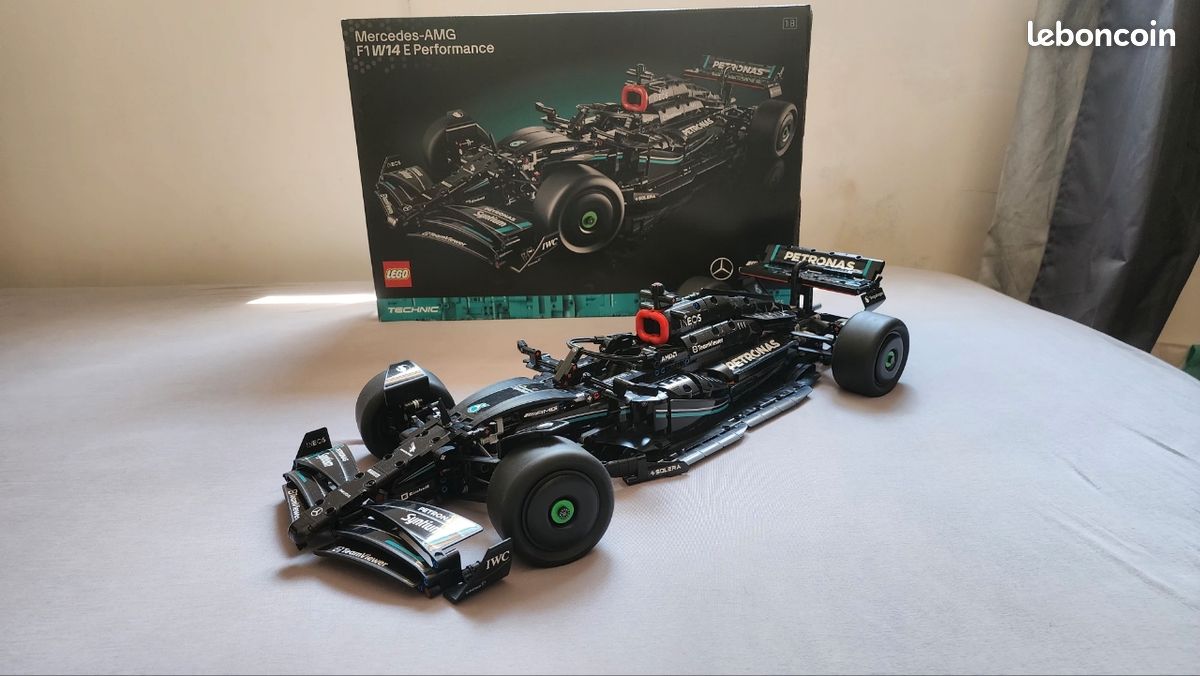 LEGO Technic 42171 - Mercedes-AMG F1 W14 E Performance (image 1)