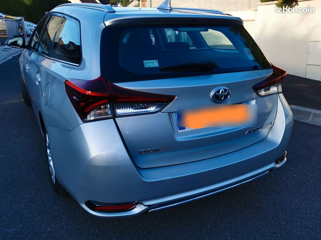 Toyota Auris touring phase 2 (image 2)