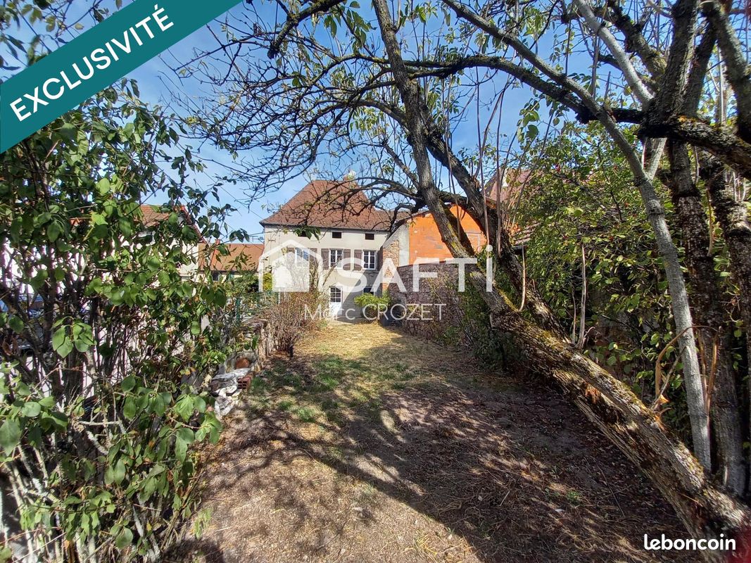 Maison 5 pièces 173 m² · à Montmelard · 173 m² · 85 000 €