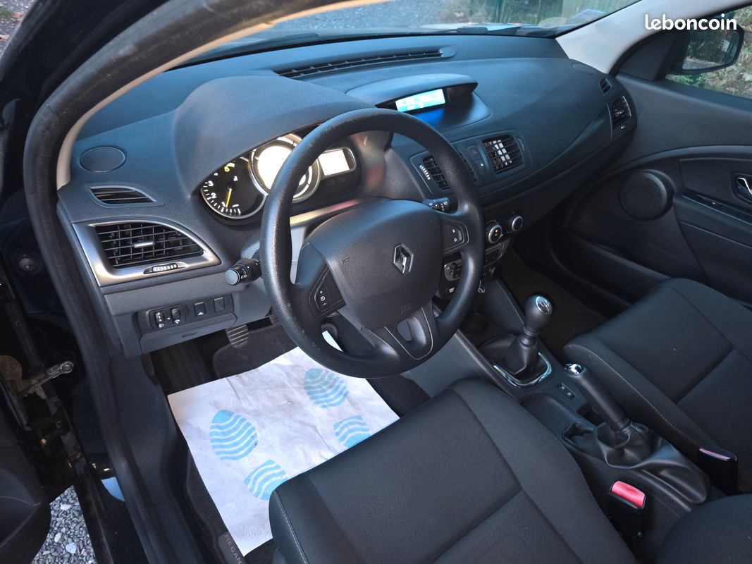 RENAULT Megane III 1.5 DCi 95 Life (image 9)