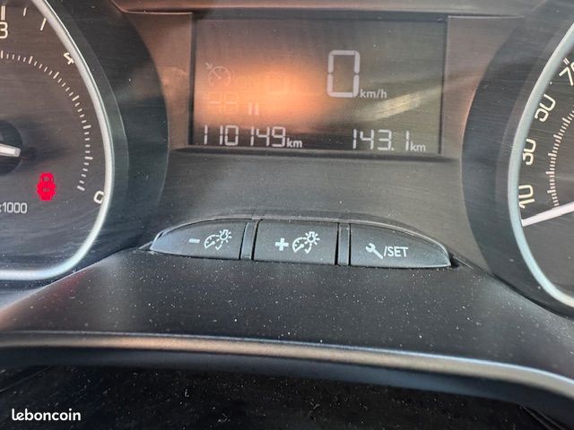 Peugeot 2008 1.6 BlueHDi 100ch S&S BVM5 Active (image 11)