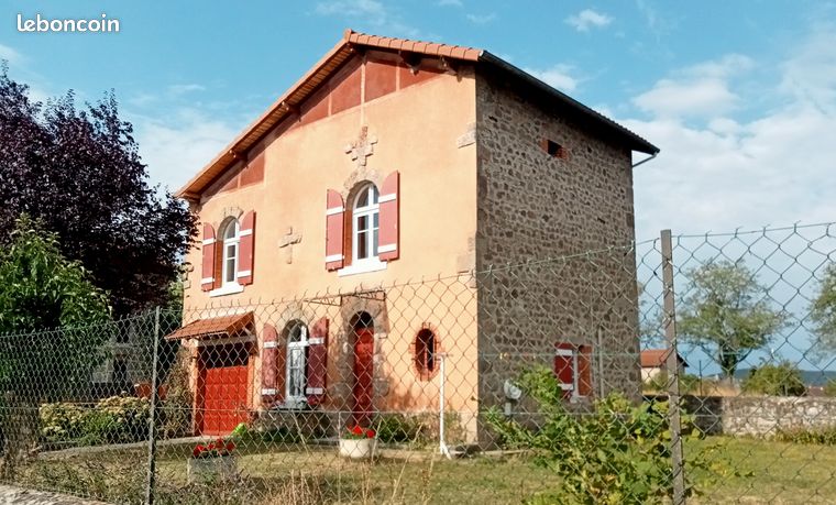 A vendre maison en pierre à Grazac 43200 - 149000