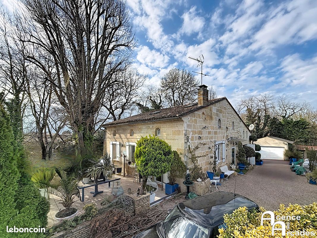 Maison 8 pièces 163 m² · à Prignac-Et-Marcamps · 163 m² · 425 000 €
