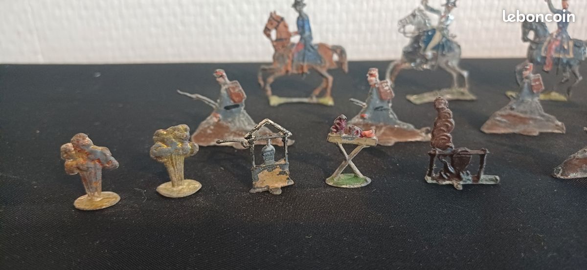 Lot De 3 Figurines D'étain - Cavaliers Peints - Soldats De Collection