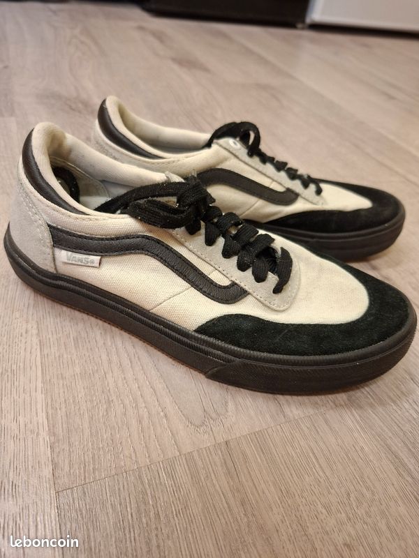 Vans blanche et noire (image 1)