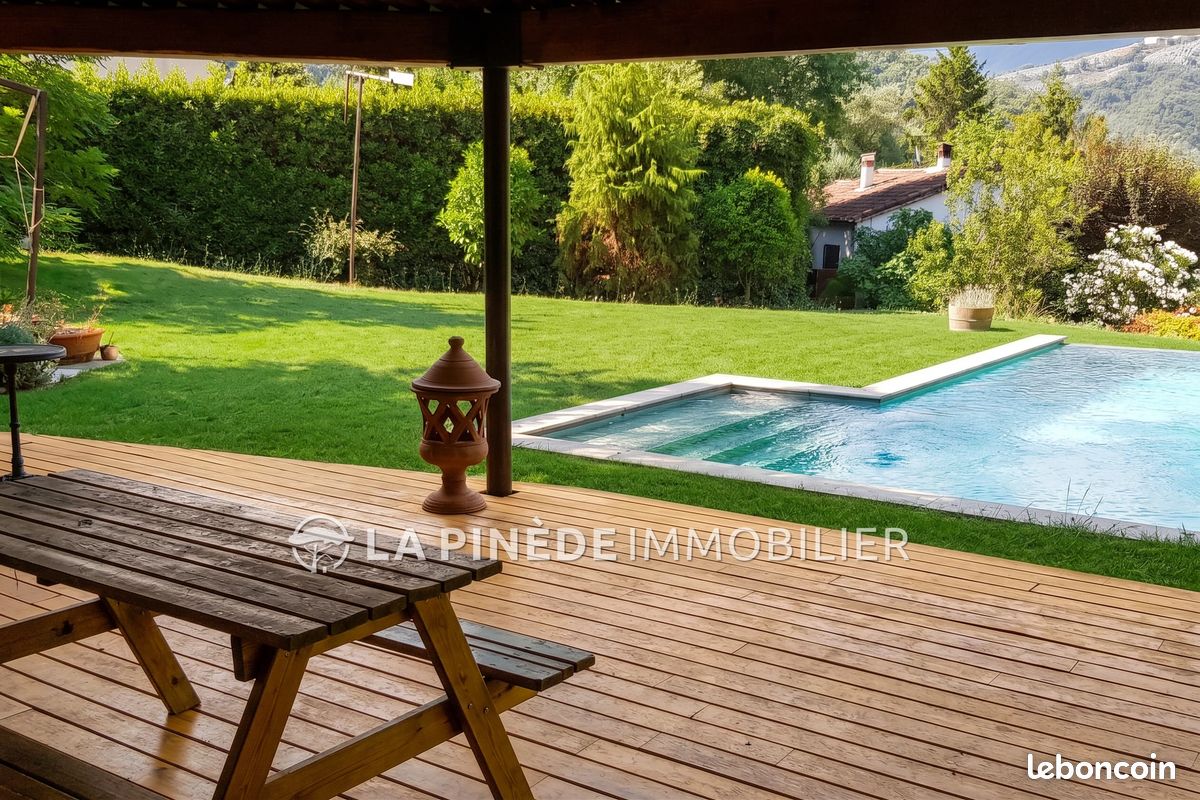 Maison 4 pièces 187 m² · à Auribeau-sur-Siagne · 187 m² · 2 500 €/mois