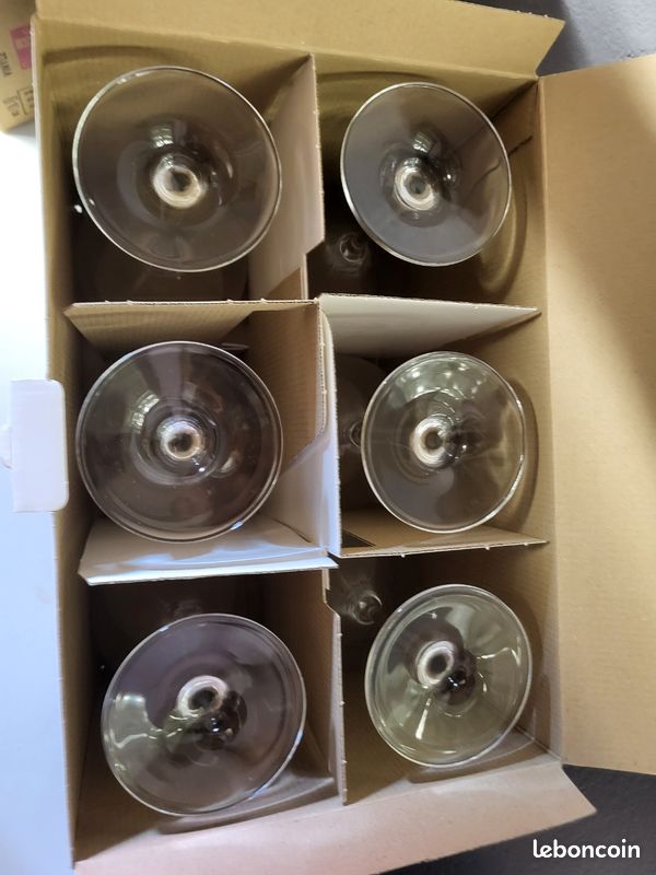Lot 6 grands verres à vin (image 2)