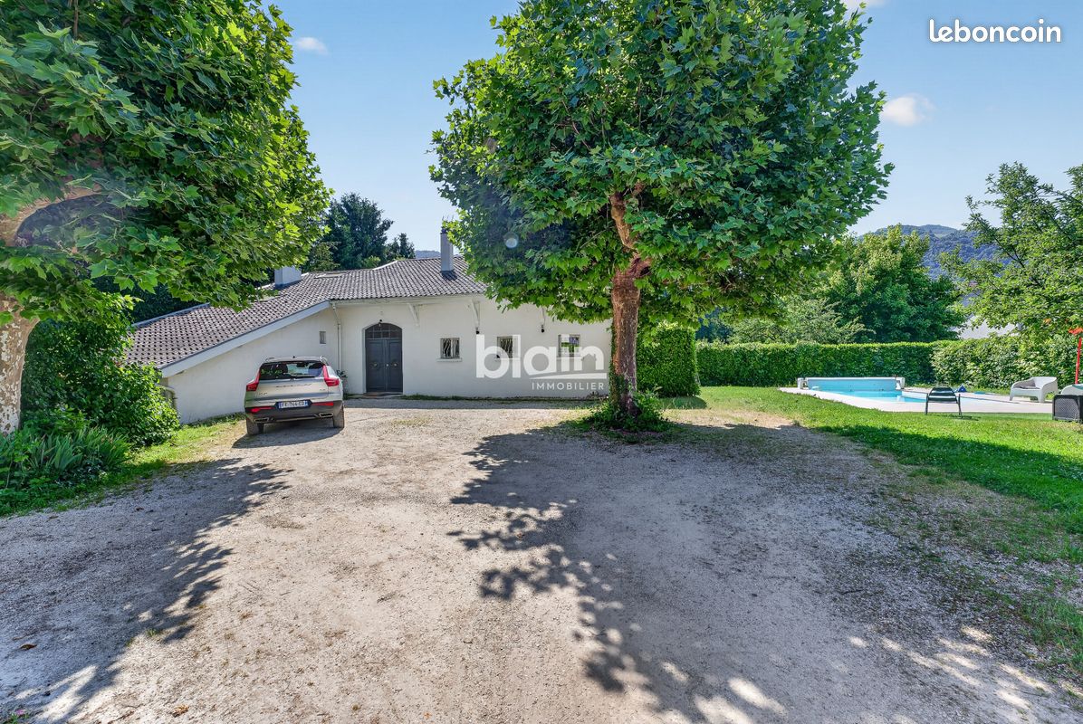 Maison 8 pièces 215 m² · à Domène · 215 m² · 530 000 €
