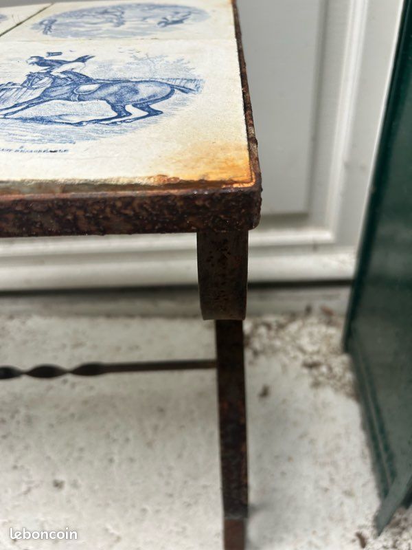Petite table en fer forgé et ses carreaux de faïence d’époque (image 11)