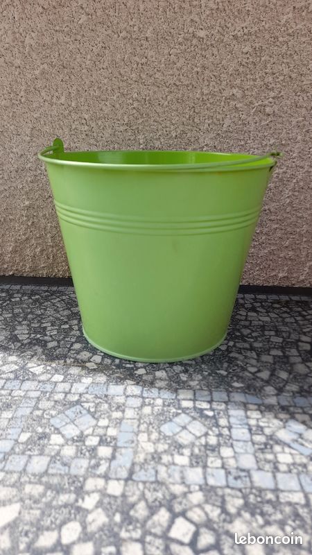 Cache pot métallique vert (image 1)