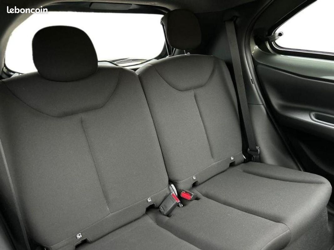 Toyota Aygo X 1.0 VVT-i 72ch Design S-CVT (image 12)