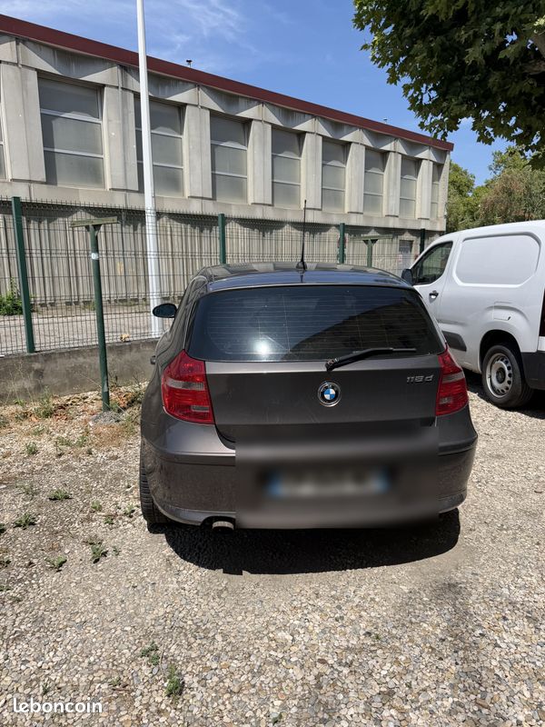 BMW Série 1 118d (2008) — vendue pour pièces ou réparation (image 2)
