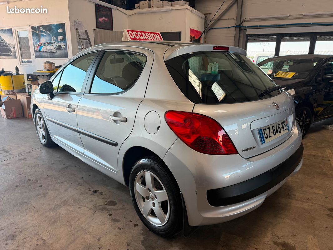 Peugeot 207 1.4 5CV 75CH (115 000KM) Critair 2 Edition Urban (image 5)