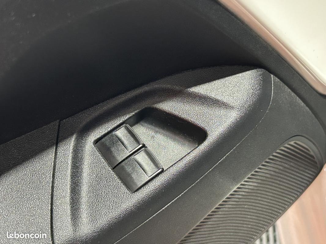 Peugeot 108 1.0 VTi 69 Active Top (image 32)