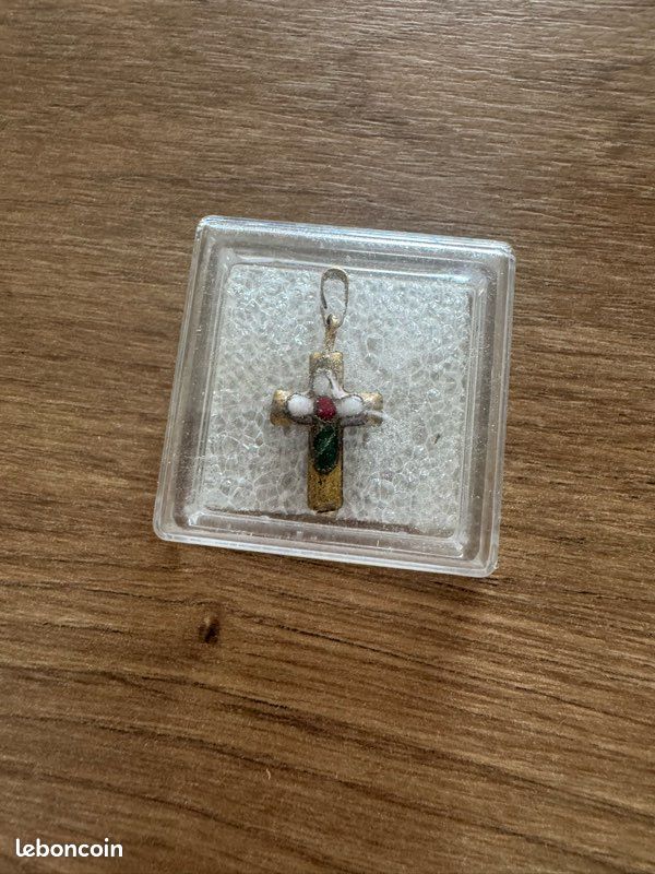 Pendentif petite croix (image 2)