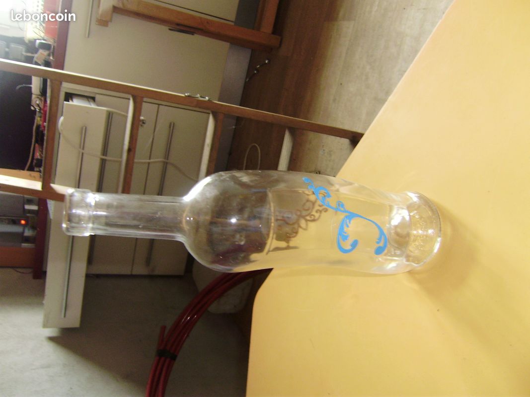 Bouteilles en verre décorées (image 1)