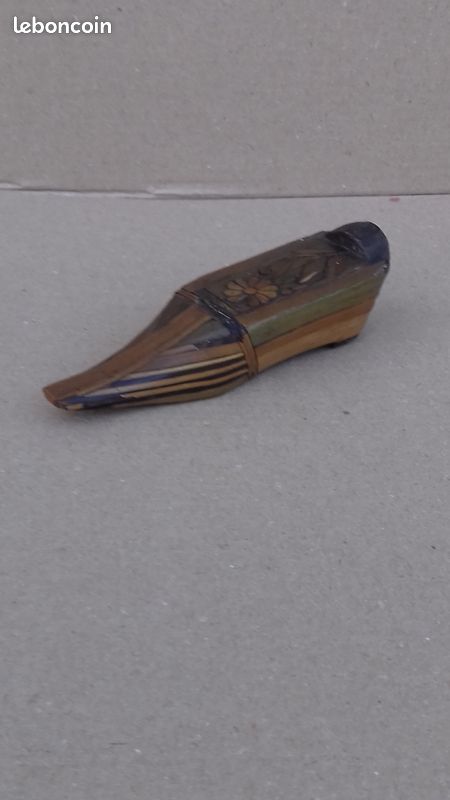 Tabatière ou boite a aiguille de couture en forme de chaussure en marqueterie de paille (image 2)