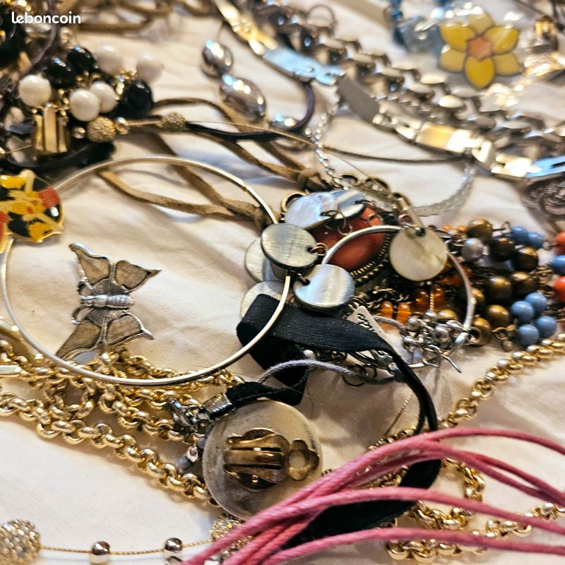 Lot De Bijoux Vintage – Fond De Tiroir, Retours De Voyages