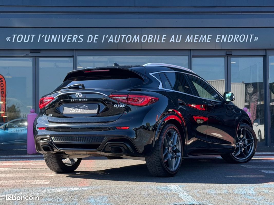 INFINITI Q30 2.2d 170ch 7DCT AWD Sport TOIT PANO BOITE AUTO CUIR ALCANTARA GARANTIE 12 MOIS (image 2)