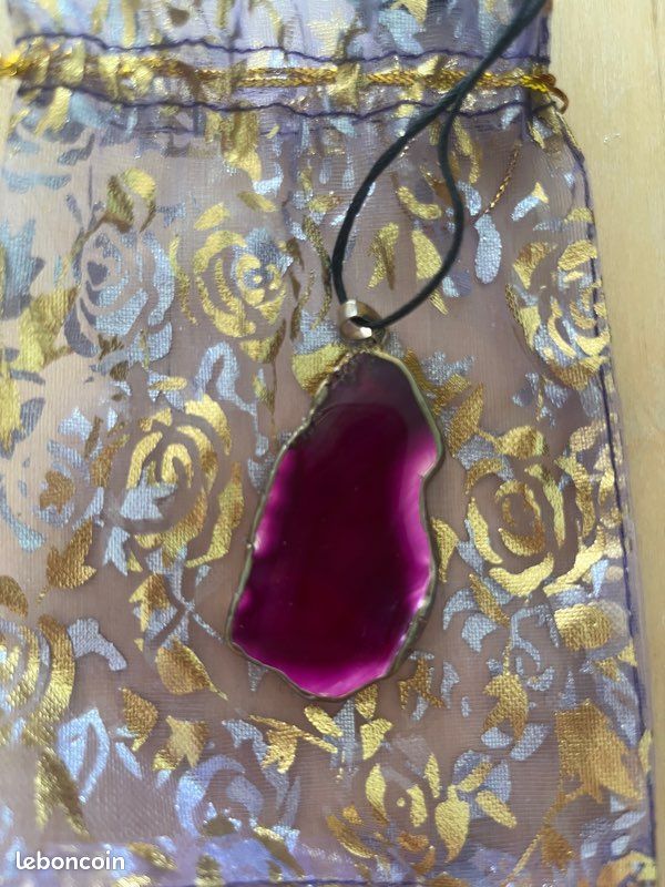Pendentif tranche d’agate rose fushia (image 1)