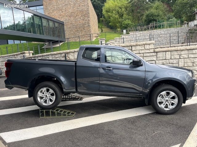 Isuzu D-MAX 2.2 DDI 164CH EVOLUTION SPACE M/T (image 7)
