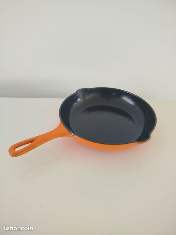 Petite poêle - Poêlon - 2 Becs verseur - Fonte émaillée - Cousances - N° 16 - Orange - Arts de la table