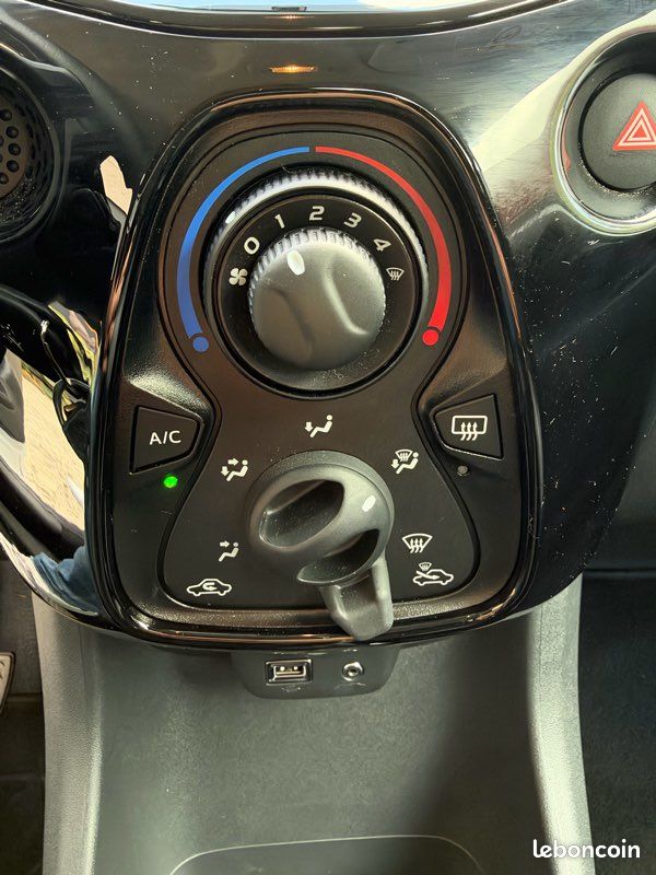 Peugeot 108 VVT ALLURE (image 6)