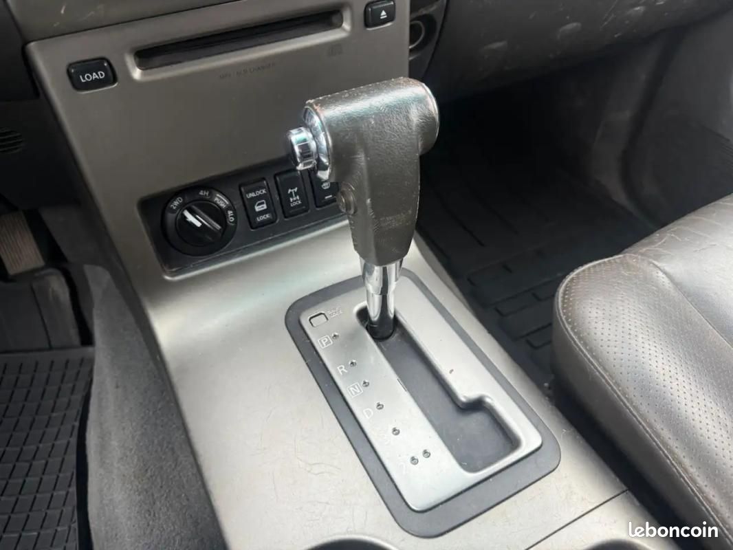 Nissan Navara PICKUP DOUBLE CAB PLATINUM 4X4 171 CH BVA - SELLERIE CUIR TOIT OUVRANT VOLANT EN (image 18)
