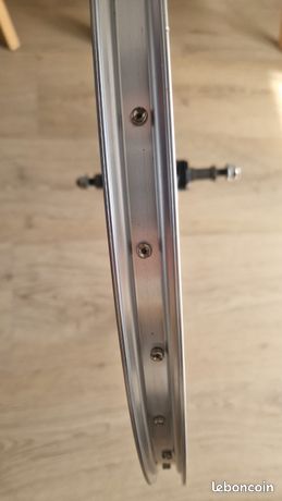 Roue arrière VTT 26 x 1,75 - jante Edge en aluminium - moyeu