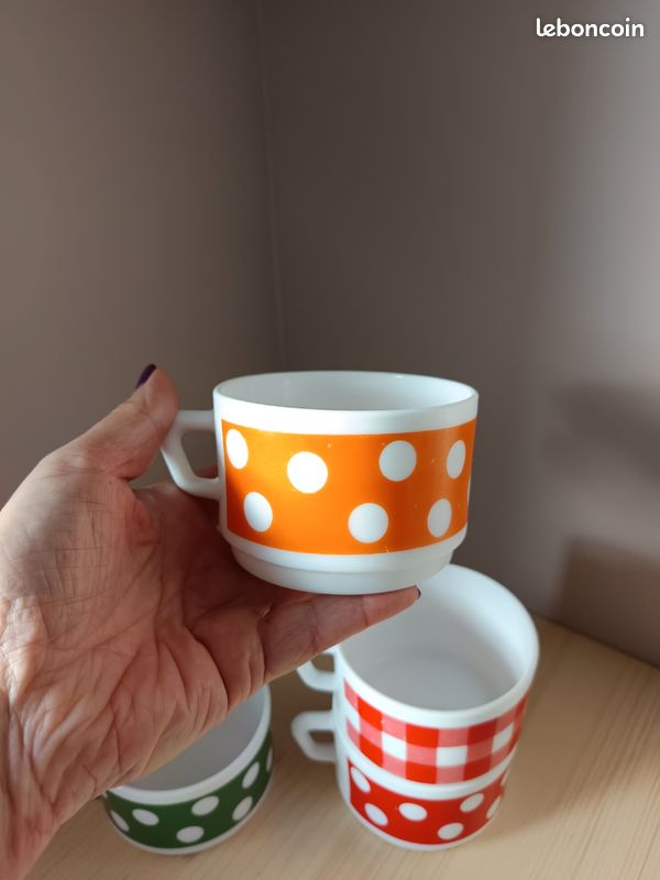 12 Tasses à café Arcopal modèle Eglantine