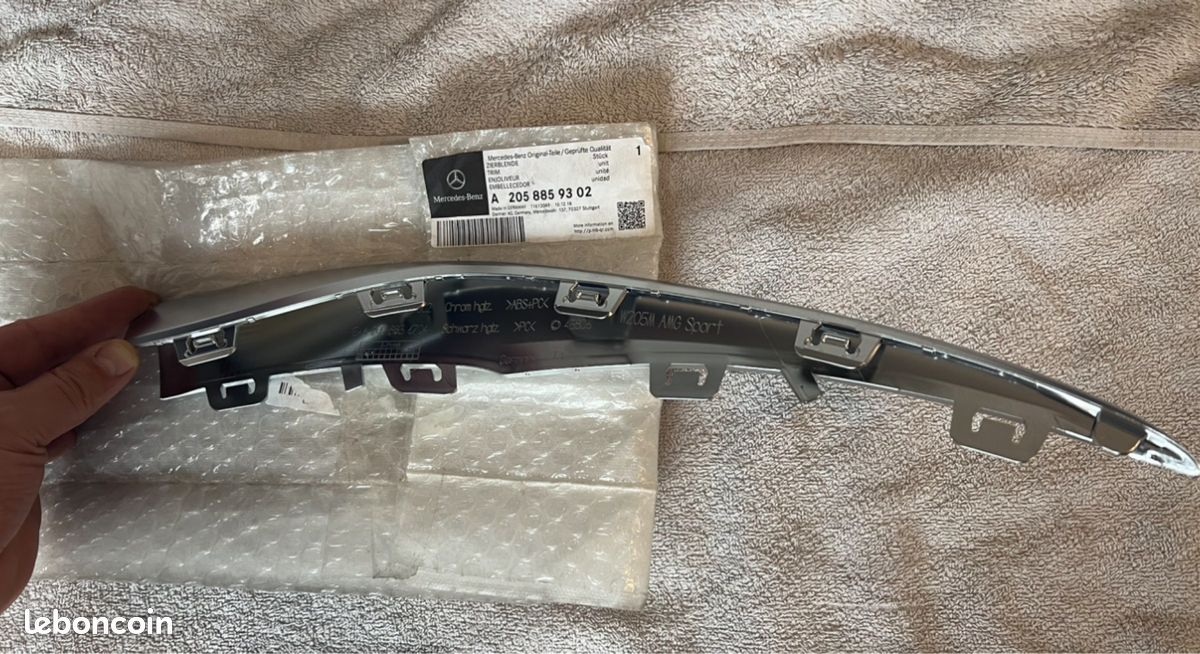 Bandeau Baguette lame chrome argent pare-chocs avant côté gauche conducteur A2058859302 Mercedes AMG AMG LINE Classe C W205 A205 C205 phase 2 berline coupe cabriolet 1018 2019 2020 2021 neuf original (image 3)