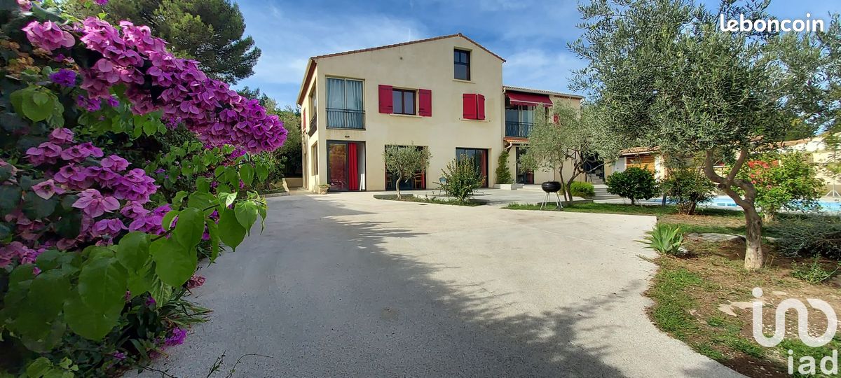 Maison 11 pièces 330 m² · à Nages-Et-Solorgues · 330 m² · 699 000 €