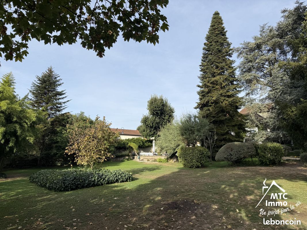 Terrain 1038 m² · à Satolas-et-Bonce · 1 038 m² · 310 000 €
