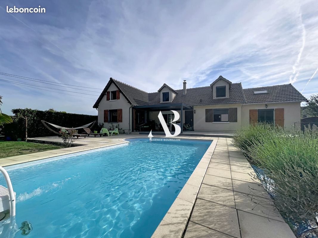Maison 8 pièces 178 m² · à Fontenailles · 178 m² · 440 000 €