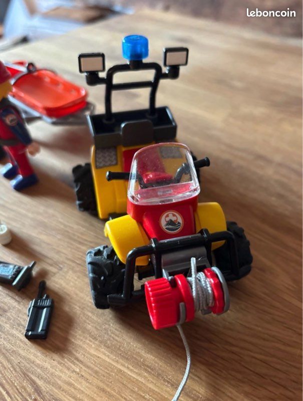 Playmobil City Action Quad di soccorso 71040 | Juguetilandia Playmobil City Action Quad di soccorso 71040 | Juguetilandia