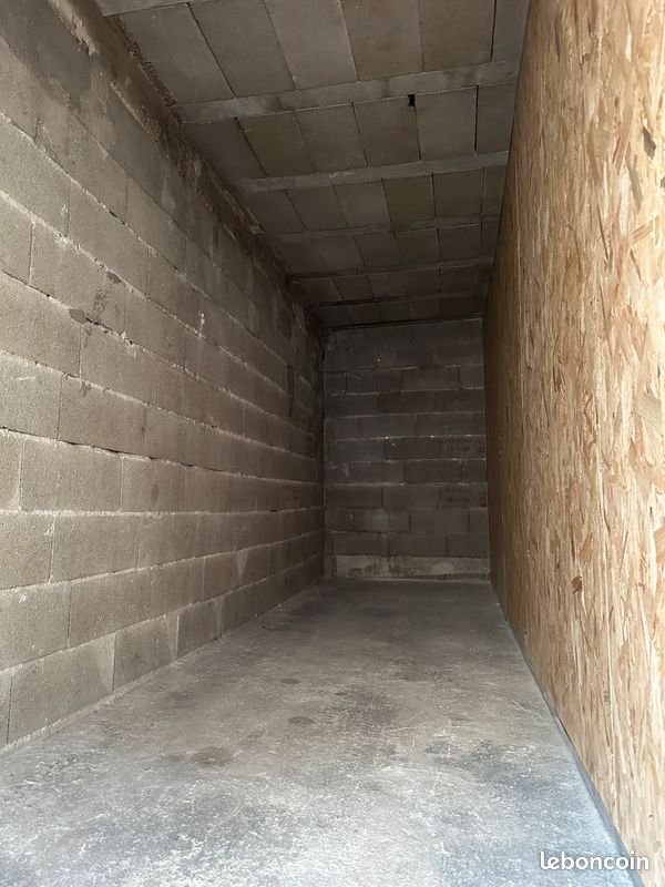 Garage / Box Moto 8 m² sécurisé – Les Pennes-Mirabeau · 109 €
