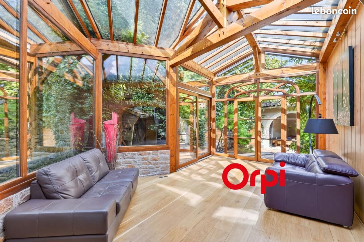 Maison 5 pièces 253 m² · à Saint-Didier-au-Mont-d'Or · 253 m² · 3 980 €/mois