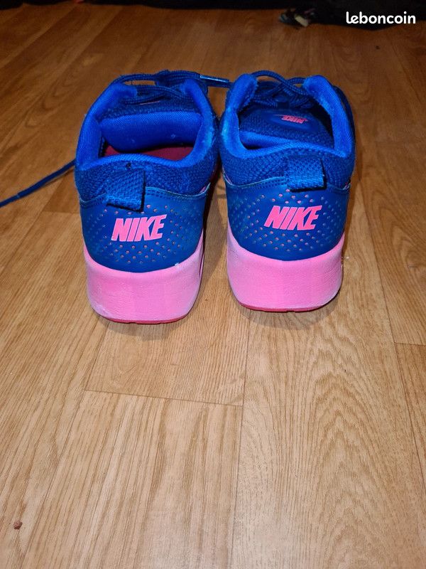 Paire de Baskets Nike état satisfaisant (image 3)