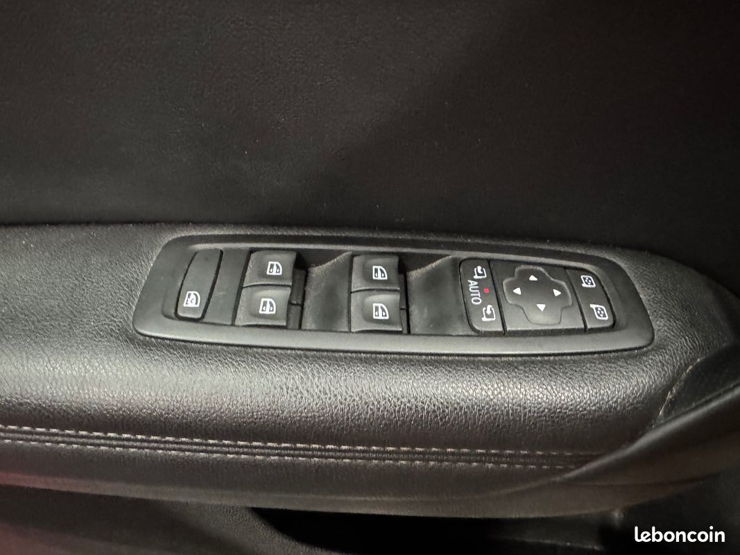 RENAULT MEGANE IV BERLINE dCi 130 GTline / ENTRETIEN A JOUR / CAMERA DE RECUL / MOTEUR A CHAINE (image 29)