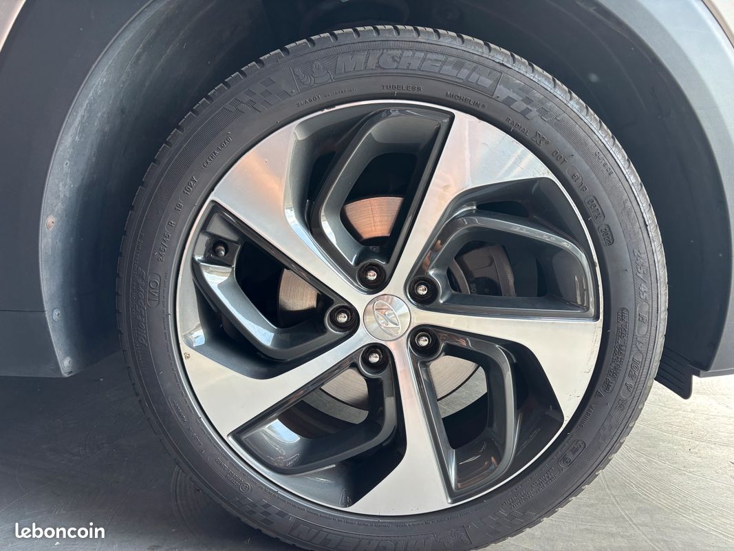 Hyundai Tucson 1.7 crdi 141 Executive / Toit ouvrant / Caméra de recul / Sièges chauffants-ventilés électriques / Volant chauffant / Hayon électrique (image 13)